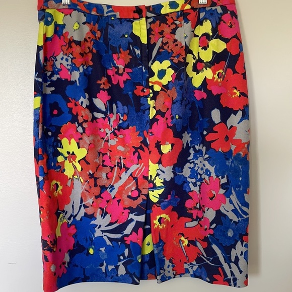 Loft Floral Print Pencil Skirt. Size 10 - Picture 3 of 8